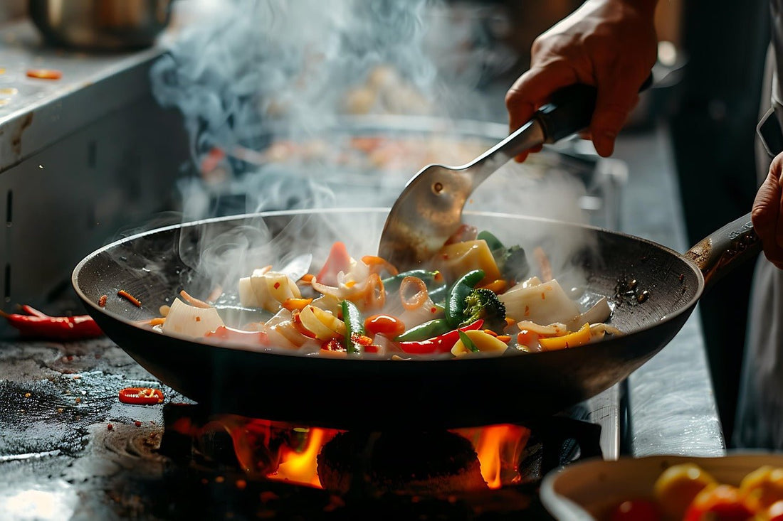 cuisson de légumes dans un wok