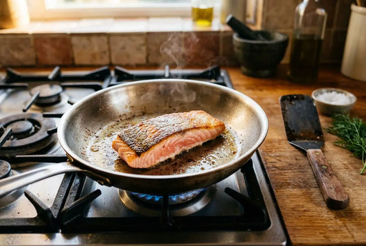 Comment cuire un saumon à la poêle inox sans qu'il n'attache