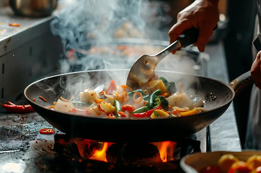 cuisson de légumes dans un wok