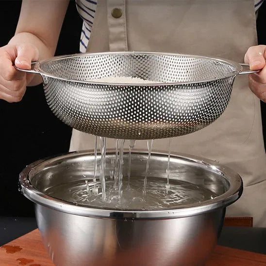 Passoire inox Inoxa™ Smarty Chef avec micro-perforations pour un égouttage rapide et précis