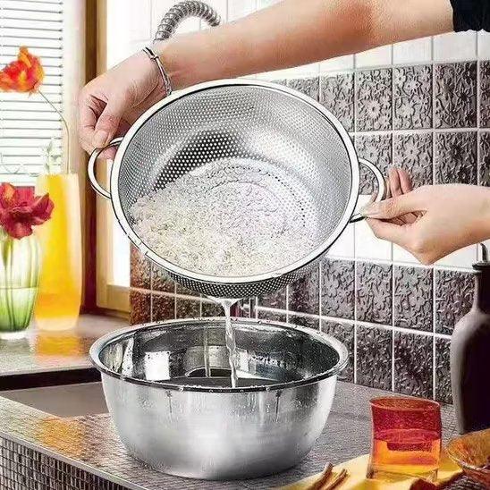 Passoire inox Inoxa™ Smarty Chef pour égoutter rapidement les pâtes sans perdre d'aliments