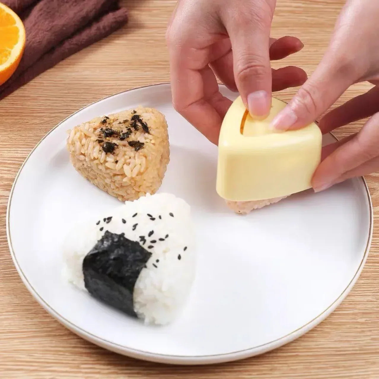 moule à sushi triangle BENTOMOULE™ grand et petit format
