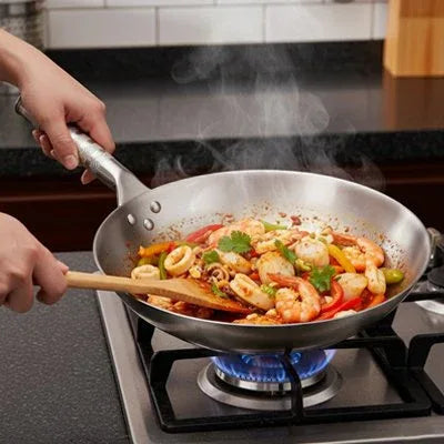 Poêle Wok Authentique en acier inoxydable avec poignée rivetée
