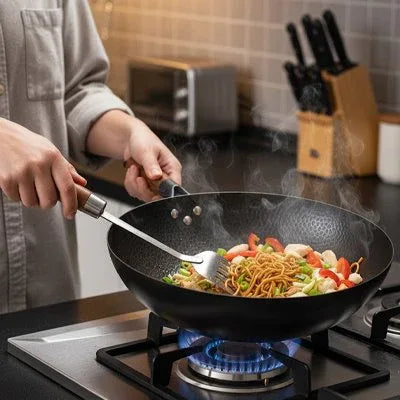 Wok Saveur Authentique en fonte d'aluminium avec revêtement antiadhésif et manche en bois